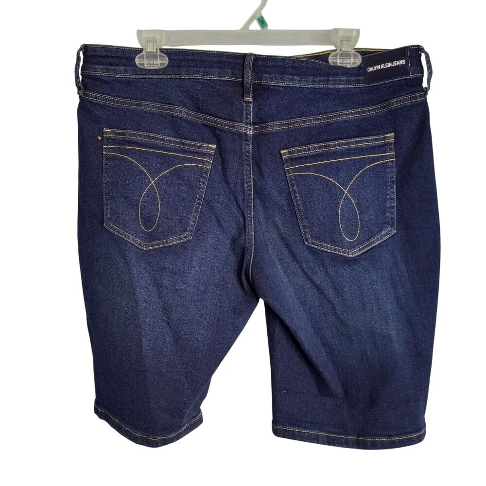 Calvin Klein Jeans Size 14 Bermuda Shorts Womens Dark Wash Denim Blue Classic - Picture 2 of 8